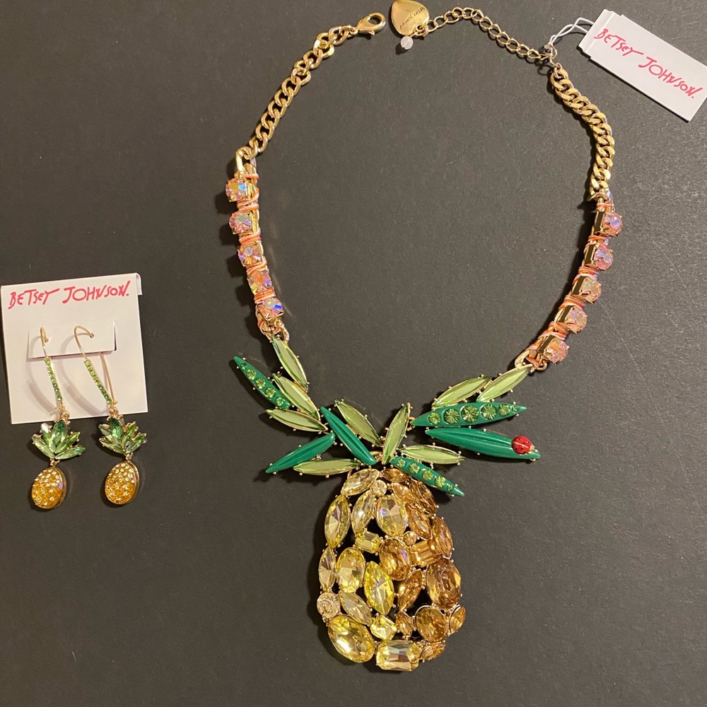 Betsy Johnson necklace